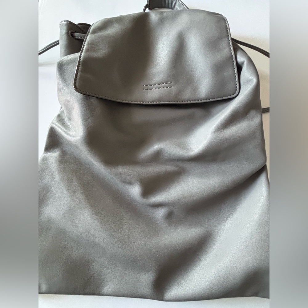 🦋2/25$ CoLab Gray faux soft Leather Pouch Back Pack - Picture 10 of 15